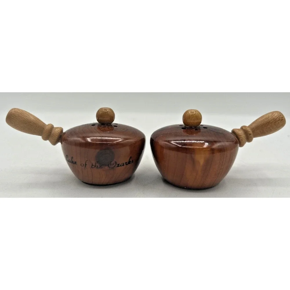 Vintage Retro Salt and Pepper Shakers Wooden Pots U260/53